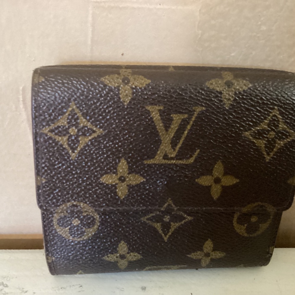 Authentic LouisVuitton wallet very good shape